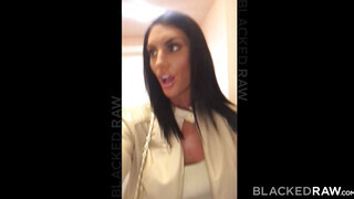 August Ames muffját csoki csávó kúrja