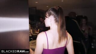 Riley Reid kap pár csoki bájdorongot
