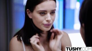 Lana Rhoades hátsó lyukba reszelve
