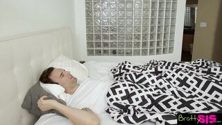 Perverz fiatal csaj a nevelő faterjával szexel