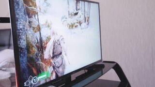 Gamer nőci konzolozás helyett fügyit kap