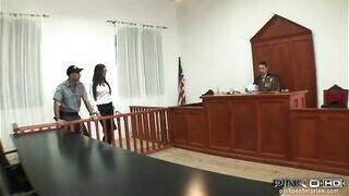 Angelica Heart kettő fügyit kap a bíróságon