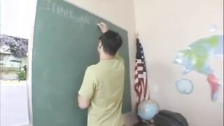 Óriási tőgyes tanárnők