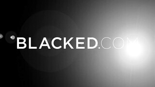 Cadence Lux és Anya Olsen gruppenbe hancuroznak