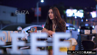 Eliza Ibarra élvezi a barna pélót