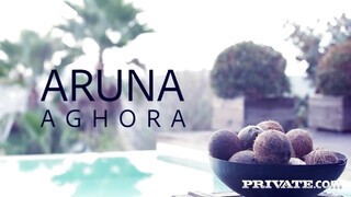 Aruna Aghora kicsike puncija finoman megkettyintve