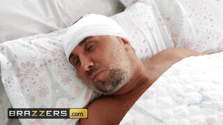 Brazzers - Brooklyn Gray szőrös vaginája megkúrva
