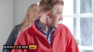 Brazzers - Petite Princess Eve és óriási hímvessző