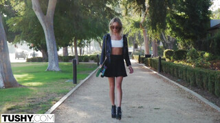Tushy - Chloe Temple segge megkettyintve