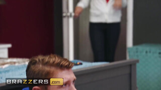 Brazzers - Jeanie Marie Sullivan a szuper dögös milf
