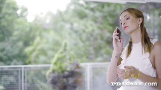 Private - Nicole Love és Dominica Phoenix édeshármasban szeretkeznek