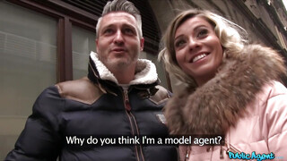 Public Agent - Vicky Love más fószer hímvesszőjén lovagol