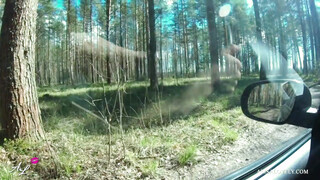 Zsenge barinő a kocsiban kamatyol