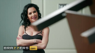 Brazzers - Veronica Avluv segge meghágva