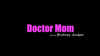 Moms Teach Porno - Britney Amber a szőrös bulás milf