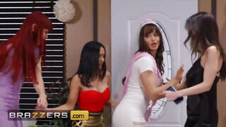 Brazzers - Céda csajok a leány búcsún basznak