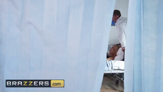 Brazzers - Bonnie Rotten análjában az óriás himbilimbi