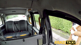 Fake Taxi - Alyssa Divine a csöcsös barna zsenge