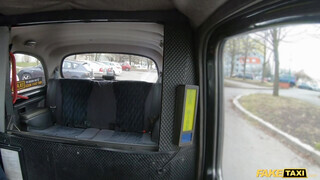Fake Taxi - Victoria Pure lovagol a taxis faszán