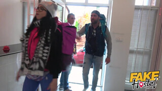 Fake Hostel - Argentin gádzsi a hapsija előtt reszel