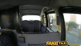 FakeTaxi - lesbi lányok egymást kinyalják