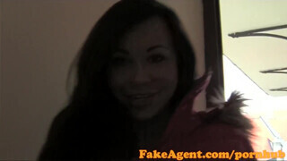 FakeAgent - műcsöcsös nőci szívesen lovagol