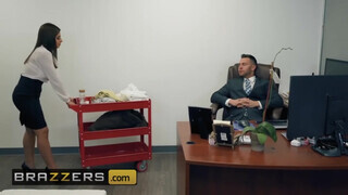 Brazzers - Ella Knox az óriás didkós brazil lány