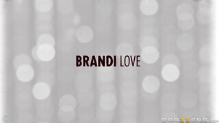 Brandi Love meglovagolja a cerkát - Brazzers