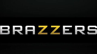 Katrina Jade kettő faszival hancúrozik - Brazzers