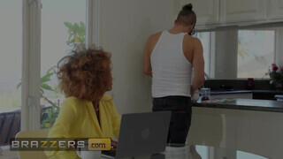 Brazzers - Demi Sutra befogadja a fehér brét