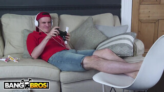 BANGBROS - Ava Koxxx kikezd a 18 éves gamer krapekkal