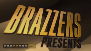 Brazzers - Cherie Deville fiatal csávóval dug