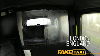 FakeTaxi - méretes cickós debella csajszika a taxiban