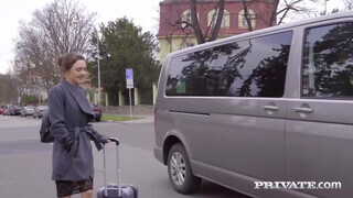 PrivateCom - Dominica Phoenix popókáját a kocsiban reszelik