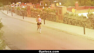 OyeLoca - Blondie Fesser a gigászi didkós latin