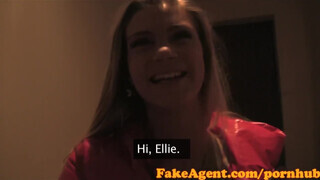 FakeAgent - vadító sportos pipi a castingon