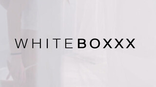 WHITEBOXXX - Világos Szőke tinédzser szuka extra masszázst kap