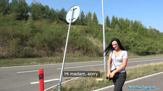 Méretes mellű zsenge lány pénzért kamatyol - Public Agent