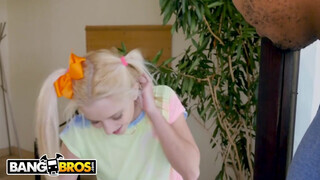 BANGBROS - Riley Star imádja a néger pöcst