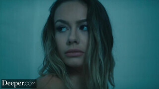 Deeper - Naomi Swann a perverz kicsike nőci