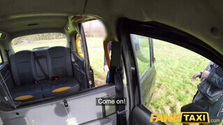 Fake Taxi - Summer Rose kettő kukit kap