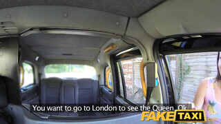 FakeTaxi - Latina szuka kupakol a taxissal