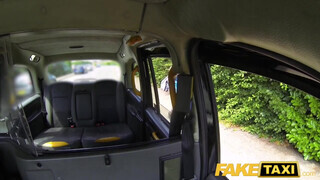 Fake Taxi - Brooke Jameson hátsó lyukba tolva