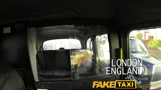 FakeTaxi - tini gádzsi cidázza az koros taxist