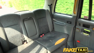 Fake Taxi - Rhiannon Ryder pöcst akar a fenekébe