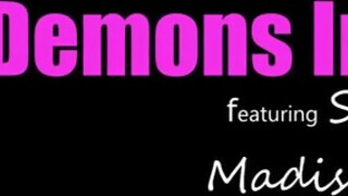 Scarlett Mae és Madison Summers édeshármasban kettyintenek