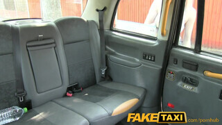 FakeTaxi - tökéletes tőgyes fiatal csajszi