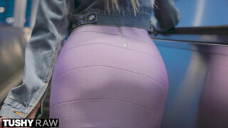 TUSHY RAW - Pristine Edge a vonzó tinédzser milf