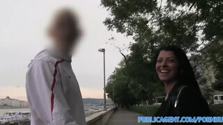 PublicAgent - Vivien Bell a csábító cigó csajszi