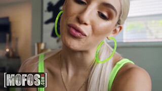 MOFOS - Abella Danger szőrös cunija meghágva